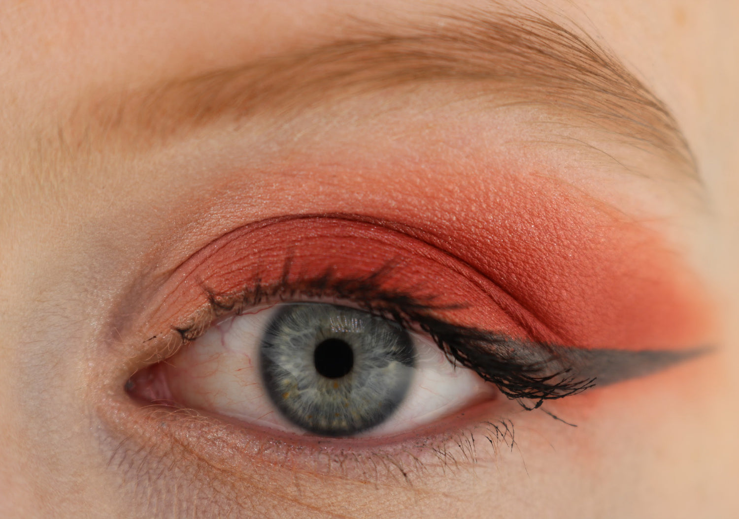 Lidschatten in Flammen